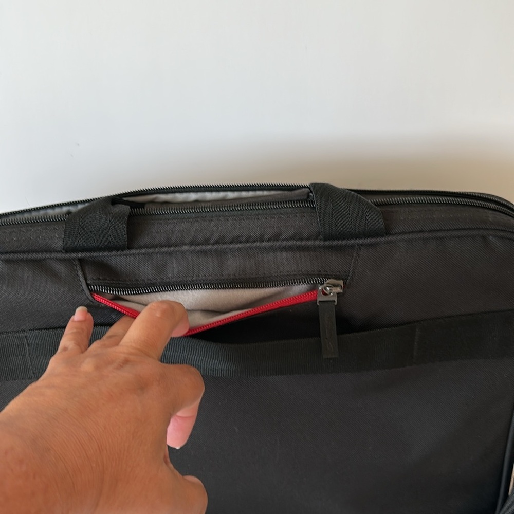 Laptop Case Logic Stylish Black Bag with Shoulder Strap - Picture 8 of 17